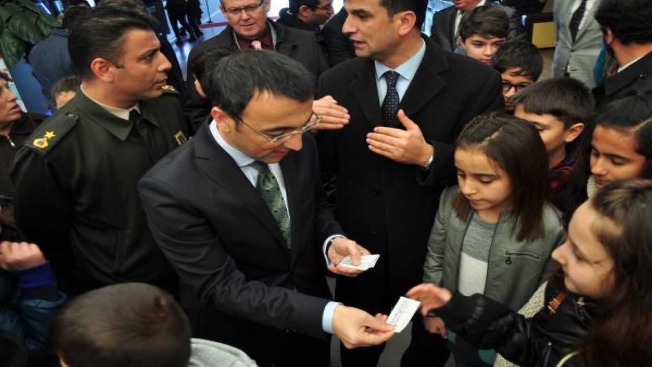 Milaslı öğrencilere yarıyıl jesti