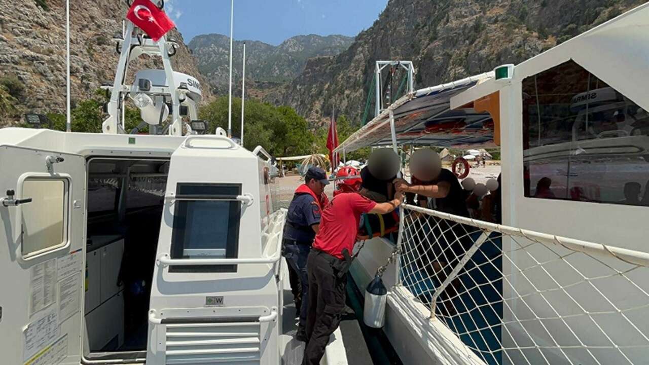 Kelebekler Vadisi'ne Düşen Paraşütçü JAK ve Sahil Güvenlik Ekiplerince Kurtarıldı