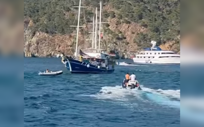 Muğla’da Karaya Oturan Tekne İçin Vatandaşlar Harekete Geçti