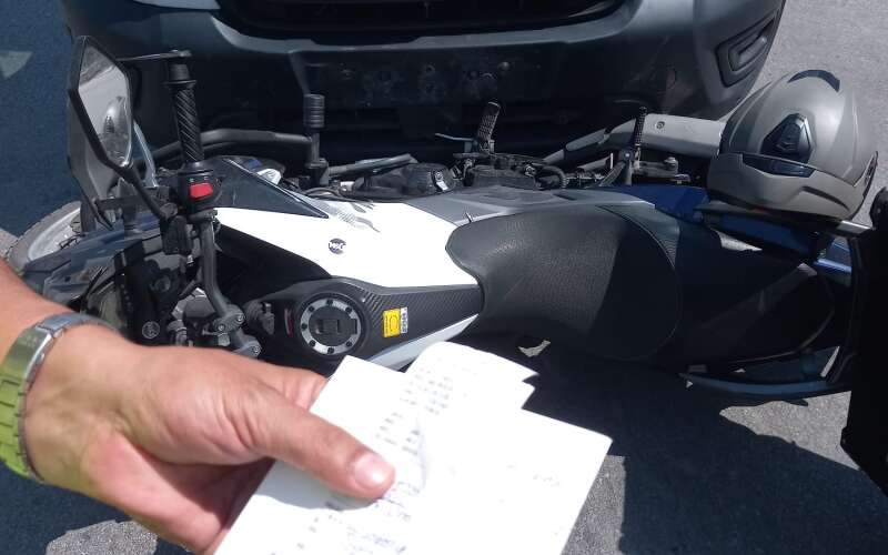 Muğla'da Vakaya Giden Ambulans ile Motosiklet Çarpıştı, Polis Ambulans Sürücüsünün Ehliyetine El Koydu