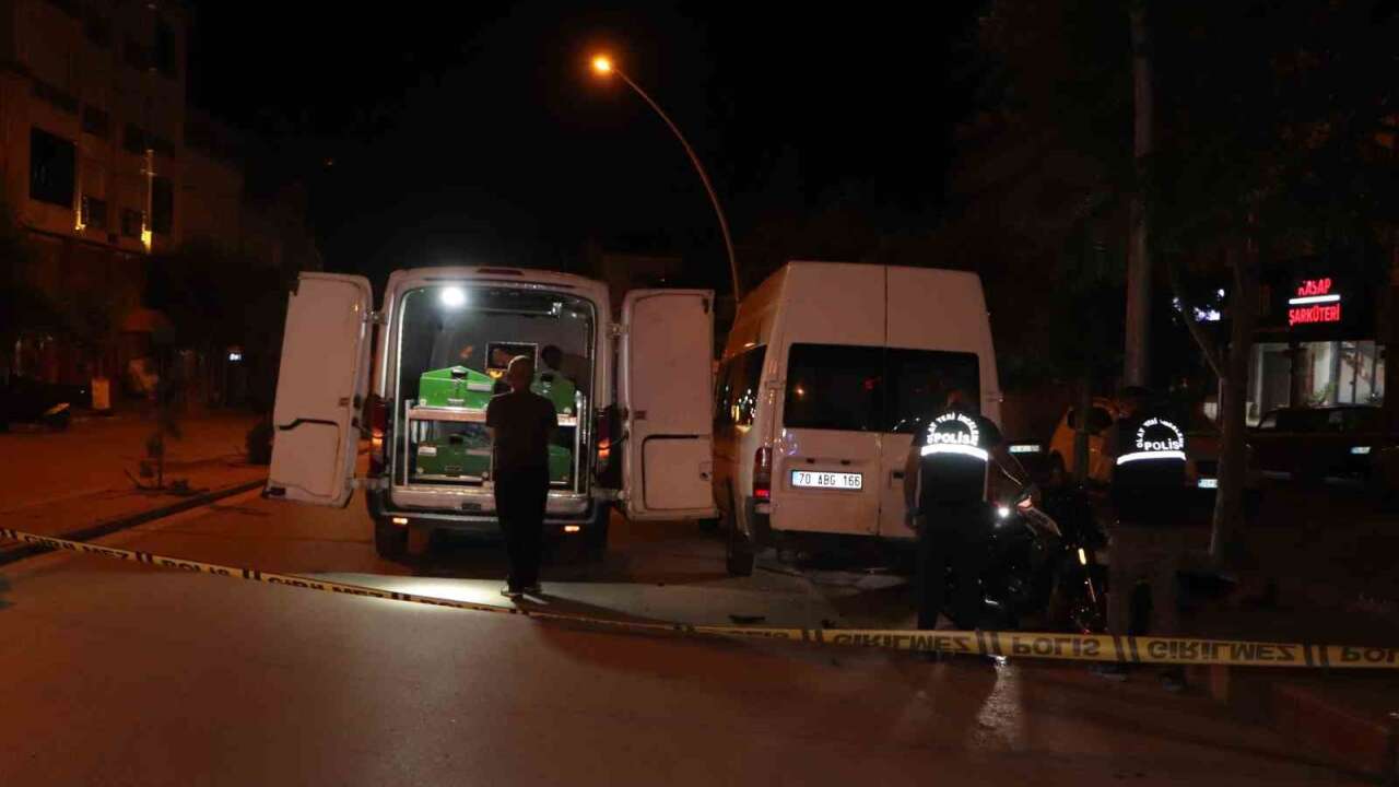 Park Halindeki Araca Çarpan Motosiklette 2 Kişi Hayatını Kaybetti