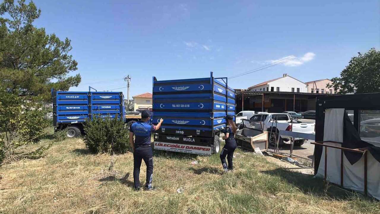 Zabıta Ekipleri Yatağan'da Hurda Araçları Kaldırdı