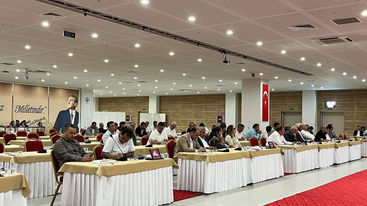 Muğla’da Reklam Rantına Son: Yeni İlan ve Reklam Yönetmeliği Meclisten Geçti