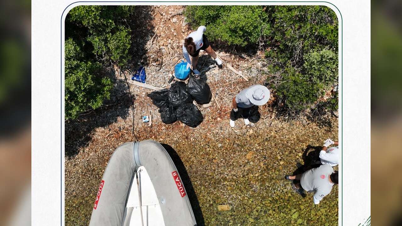 Göcek’te Deniz Yüzeyi Temizleme Tekneleri Hizmete Girdi