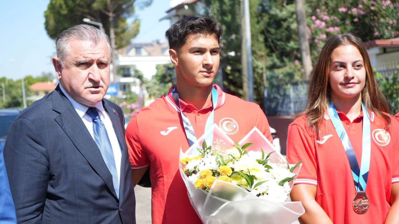 Gençlik ve Spor Bakanı Osman Aşkın Bak, Köyceğiz'de Milli Sporcularla Buluştu