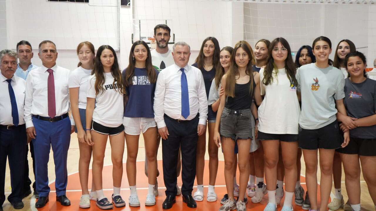 Muğla Spor Yatırımları Güçleniyor: Bakan Osman Aşkın Bak, Millî Sporcular ve Gençlerle Buluştu