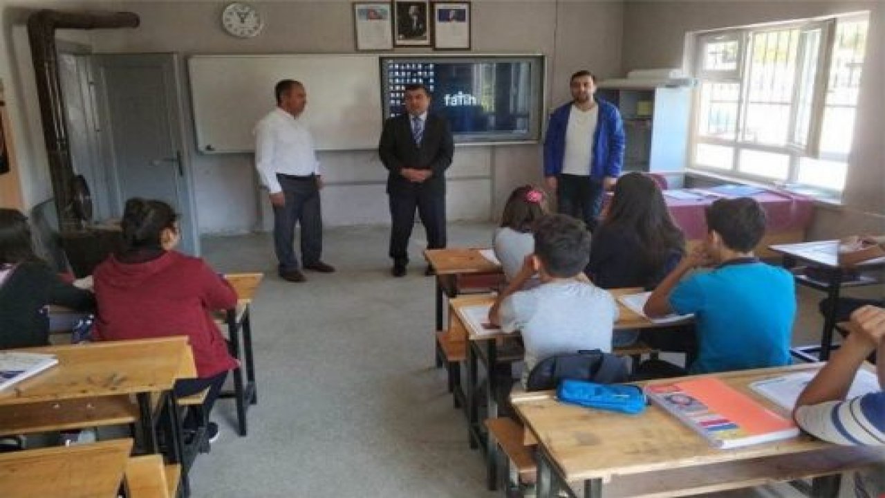 Şahiner, Öğretmen ve Öğrencilerle birarada