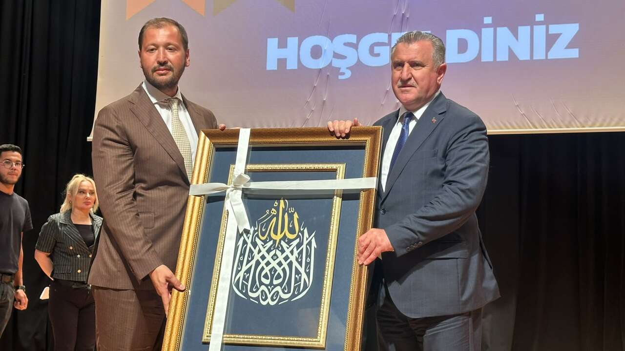 Bakan Dr. Osman Aşkın Bak: “Marmaris’te Yüzme Havuzunu Kapatan Başkana İnat Olimpik Yüzme Havuzu Yapacağız”