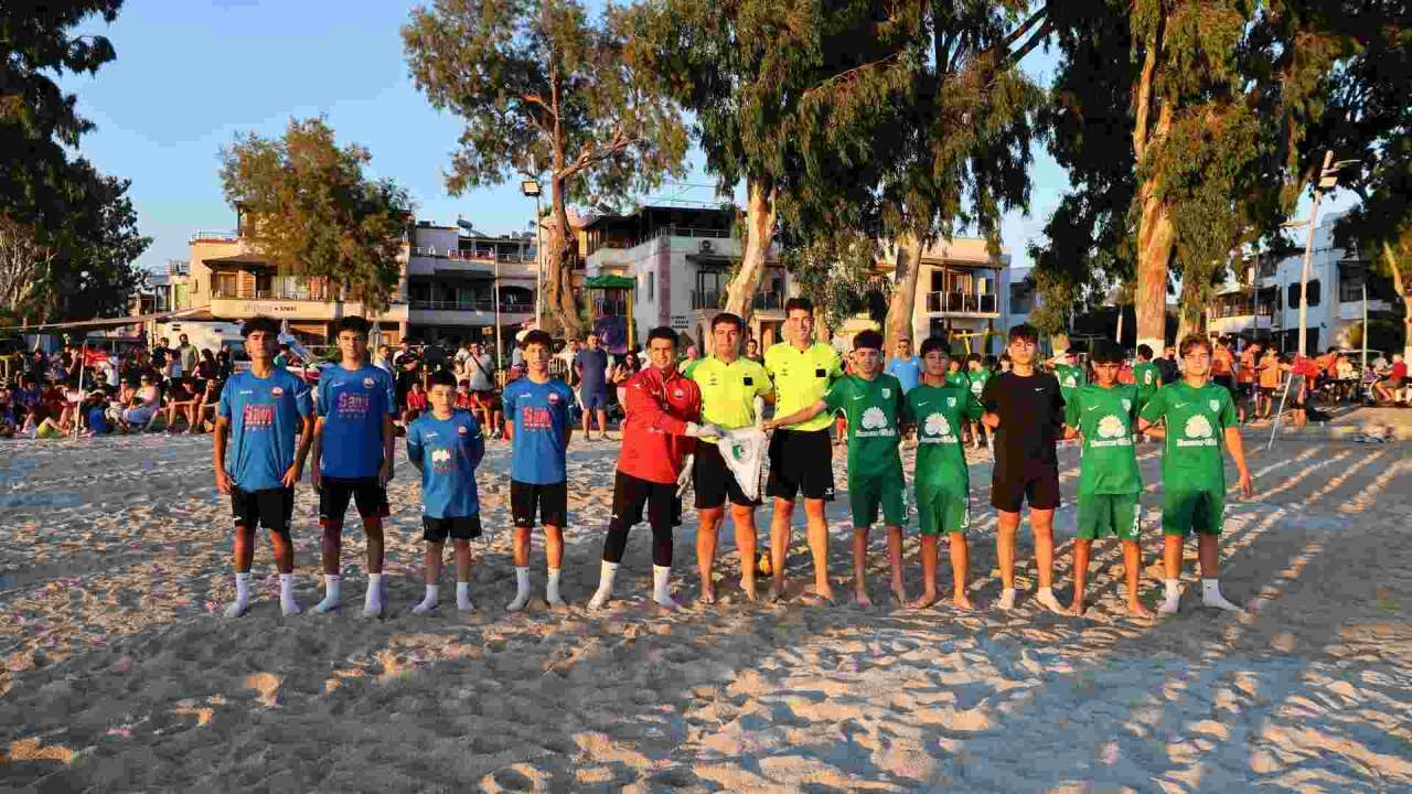 1.⁠ ⁠Günbatımı Çocuk Plaj Futbol Şenliği Başladı