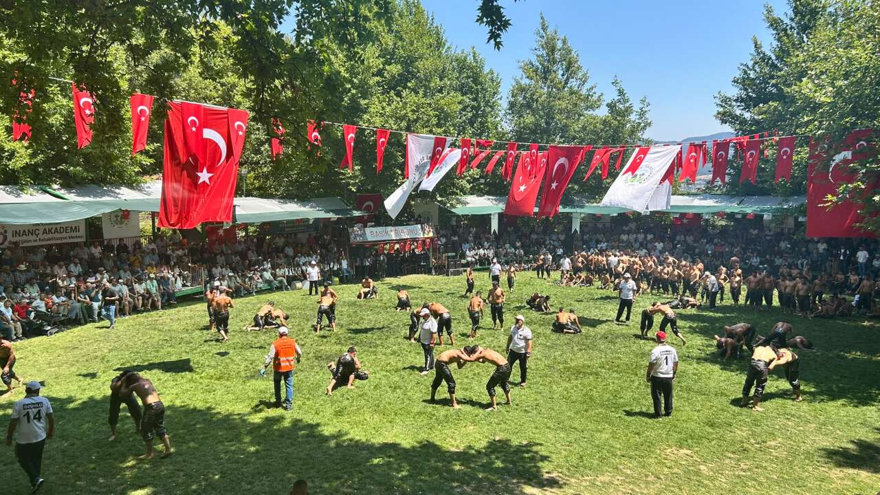 32. Menteşe Beşpınar Yağlı Pehlivan Güreşleri Başladı