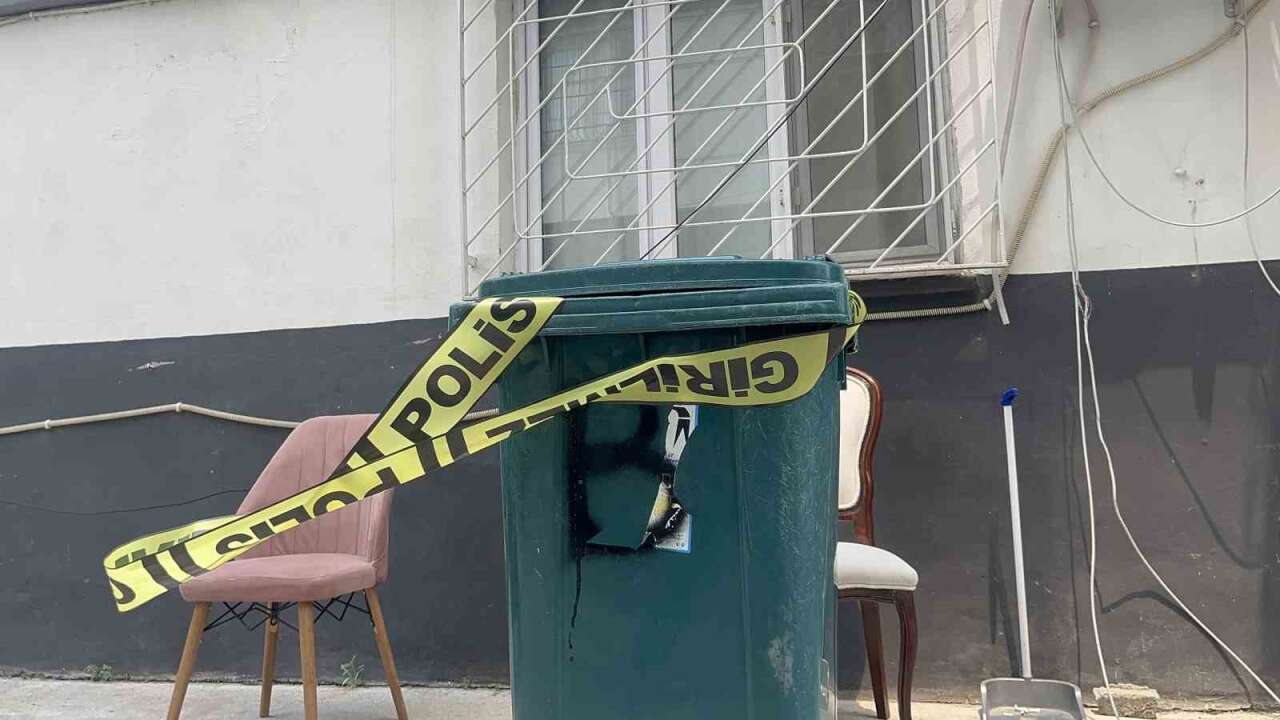 Tartıştığı Eşinin Başına Çekiçle Vurup Boğazından B*çakladı