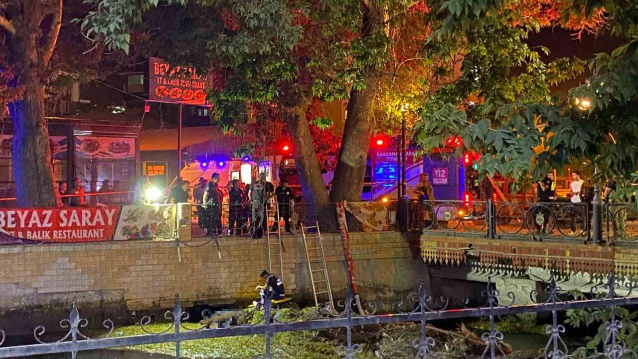 Nehirde Erkek Cesedi Bulundu