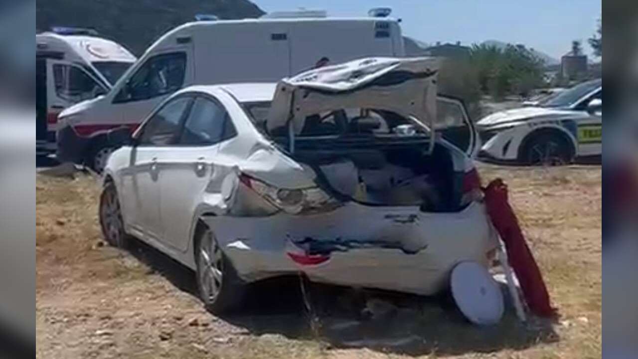 Milas’ta Cip Otomobile Arkadan Çarptı: 2 Yaralı