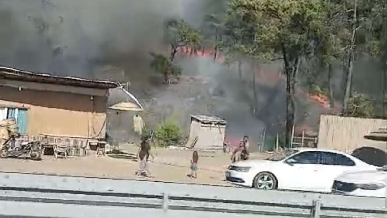 Muğla’da Korkutan Yangın: Ortaca Çevre Yolunda Alevlerle Mücadele Sürüyor