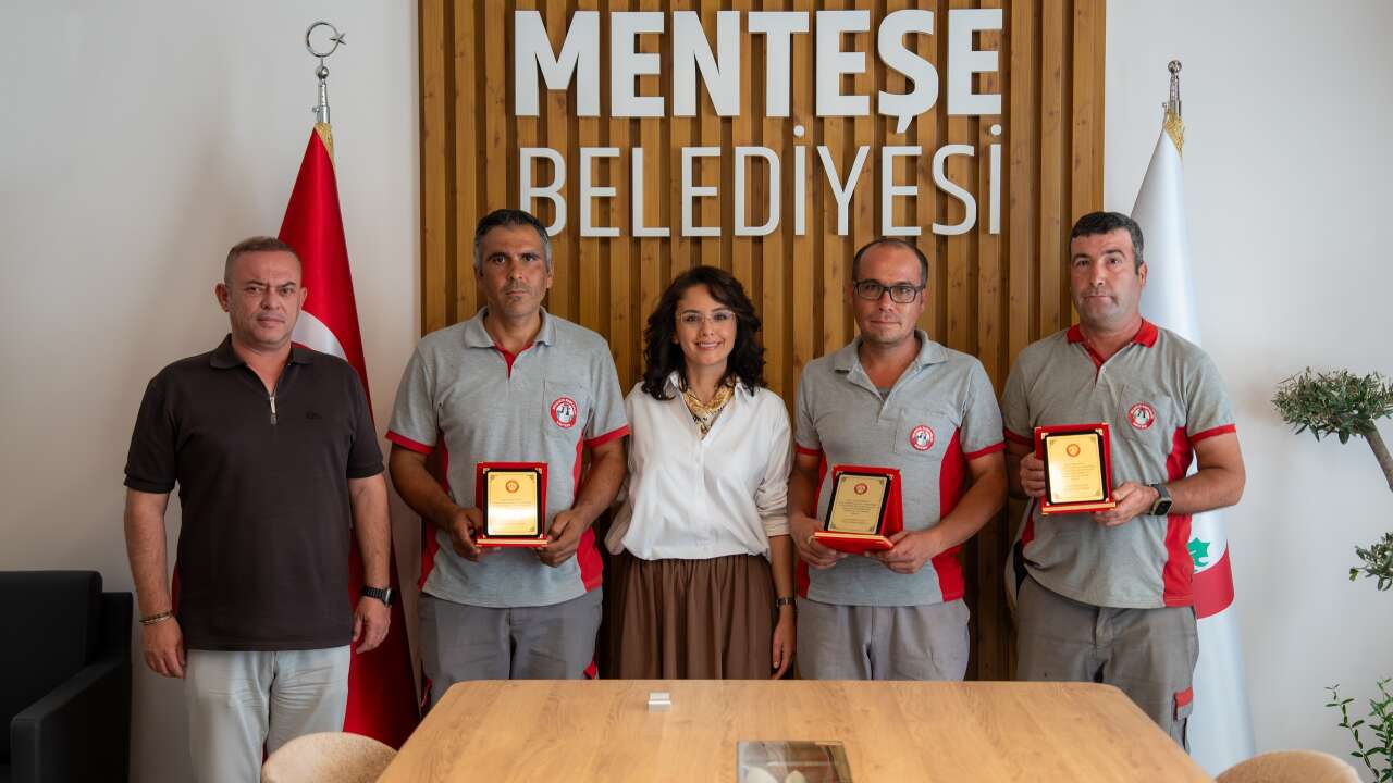 Menteşe'de Örnek Davranış: Buldukları 80 Bin Lira ve Ziynet Eşyası Dolu Çantayı Sahibine Teslim Ettiler