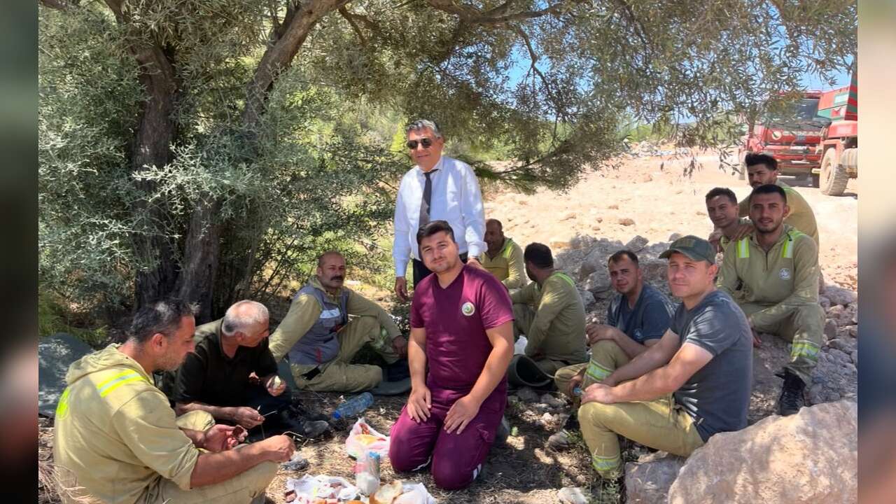 BBP ve Alperen Ocakları'ndan Bozbük'teki Yangın Ekiplerine Moral Ziyareti