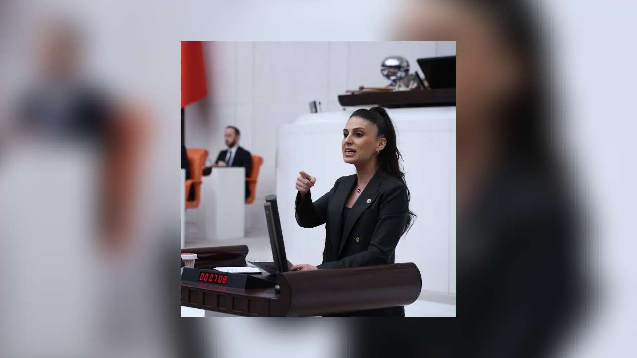 Muğla Siyasetinde Gerilim Tırmandı: Gizem Özcan’dan Kadem Mete’ye “Devlet Yönetmek Ciddiyet İster” Çıkışı