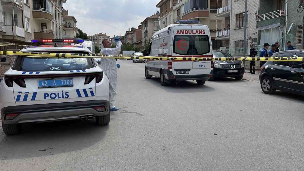 Üvey Annesi ile Kız Kardeşini Boğazını K*serek Öldürdü