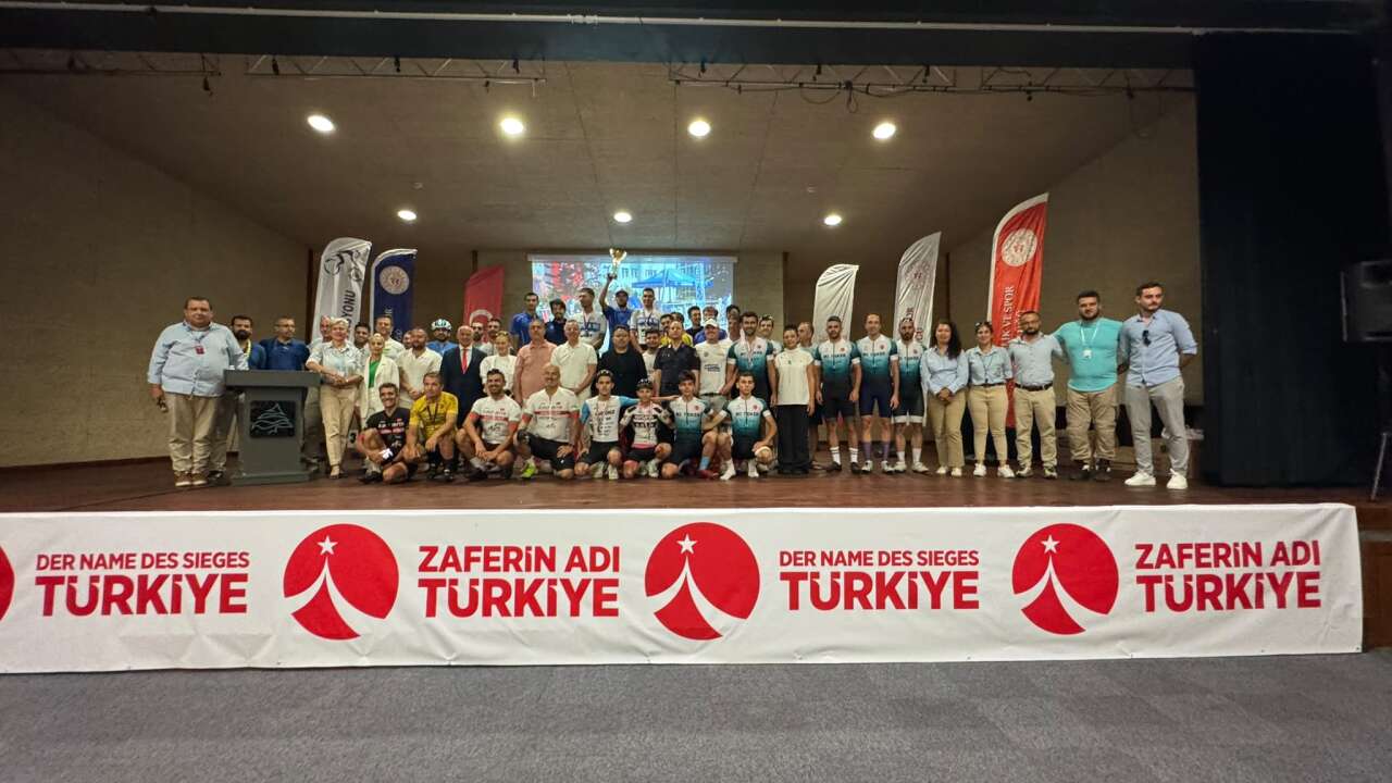 Marmaris'te 15 Temmuz Şehitleri Anma Programı Bisiklet Yarışı Kazananları Ödüllerini Aldı
