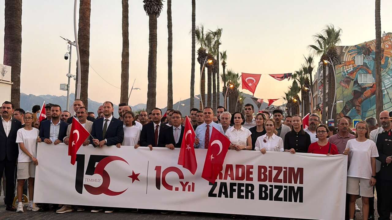 Marmaris’te 15 Temmuz Anma Programı Kortej Yürüyüşüyle Başladı