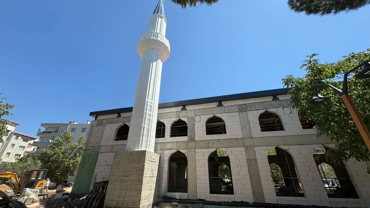 Menteşe’de Yangında Hasar Gören Cami Yerine Hayırsever Katkısıyla Yeni İbadethane Yapılıyor