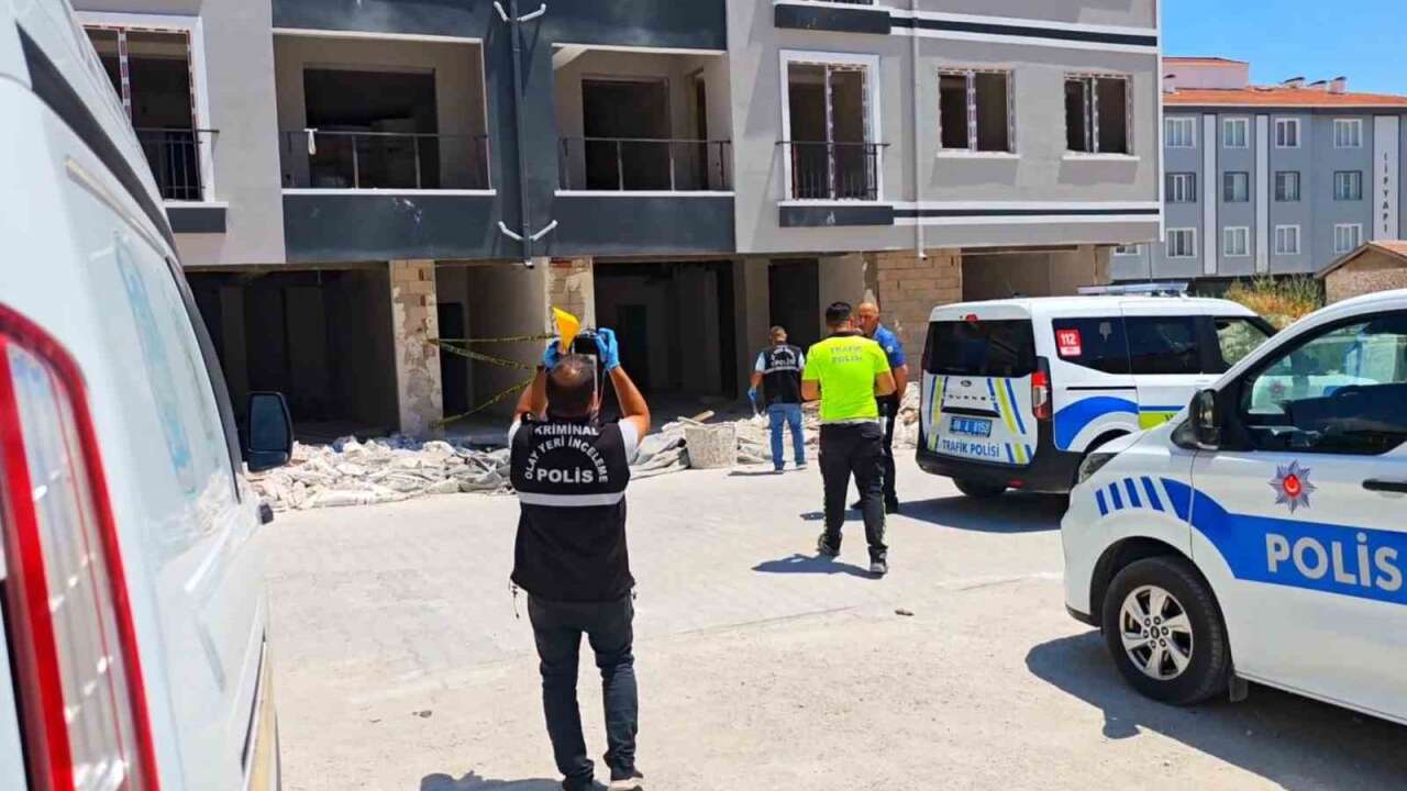 53 Yaşındaki Bayram Kara İnşaatta Merdivenlerden Düştü: Hayatını Kaybetti