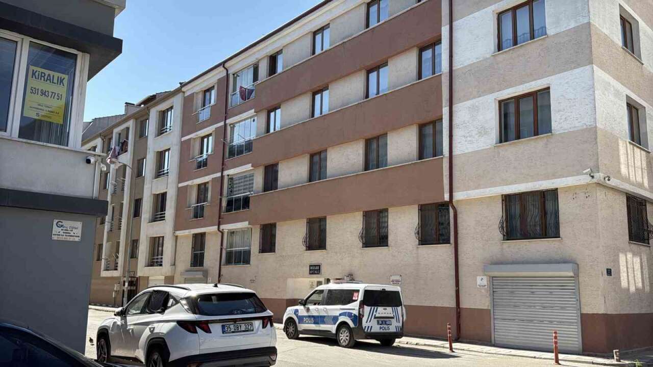 Yayılan Kokular Nedeniyle Eve Giren Ekipler Yaşlı Adamın C*esedi İle Karşılaştı