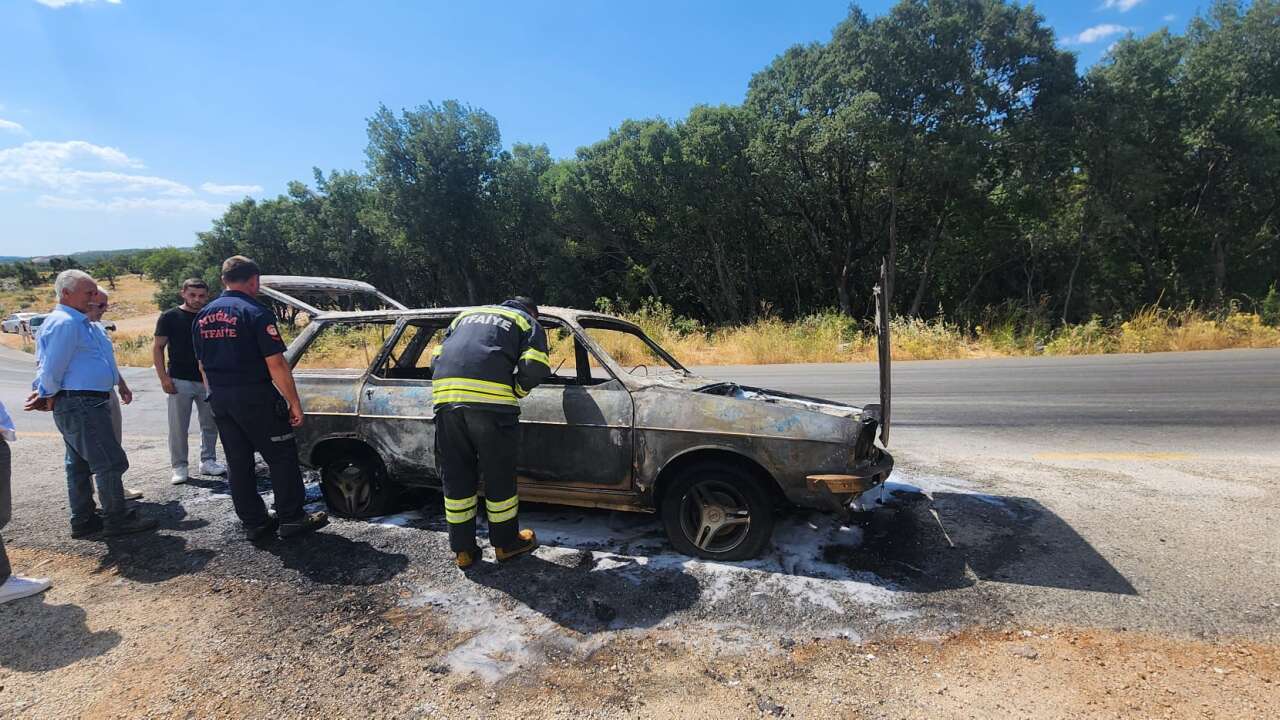 Muğla'da Otomobil Alevlere Teslim Oldu