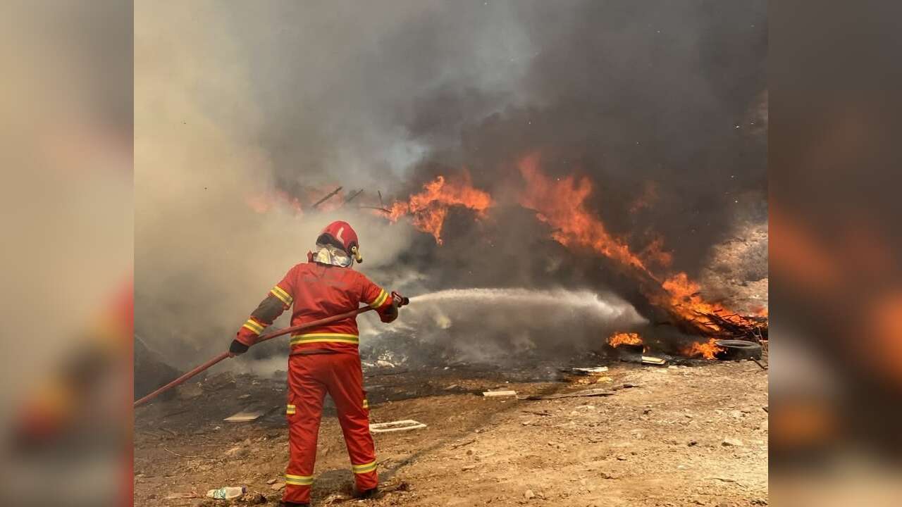 Üniversite Arkasındaki Çöp Döküm Alanında Yangın