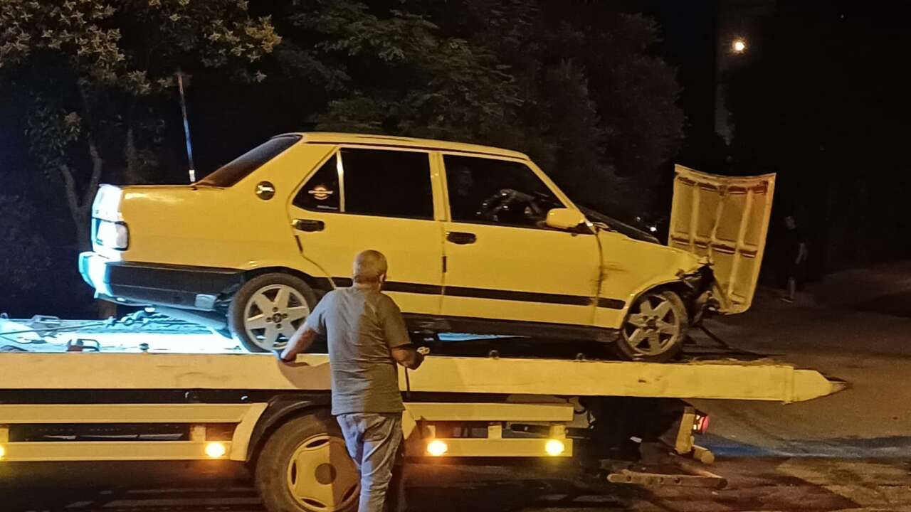 Menteşe'de Polisten Kaçan Sürücü Kaza Yaptı: Önce Araca Sonra Konteynere Çarptı