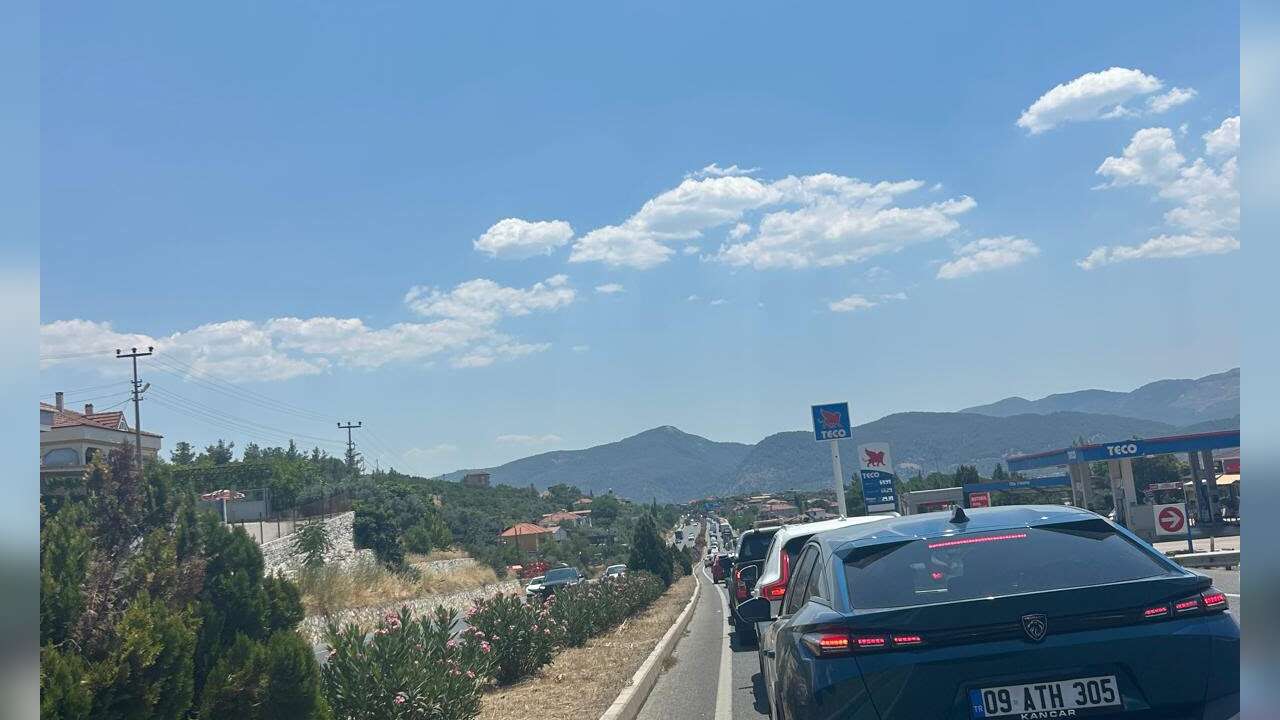 Muğla–Aydın Karayolunda Yoğun Trafik: Araç Kuyrukları Oluştu