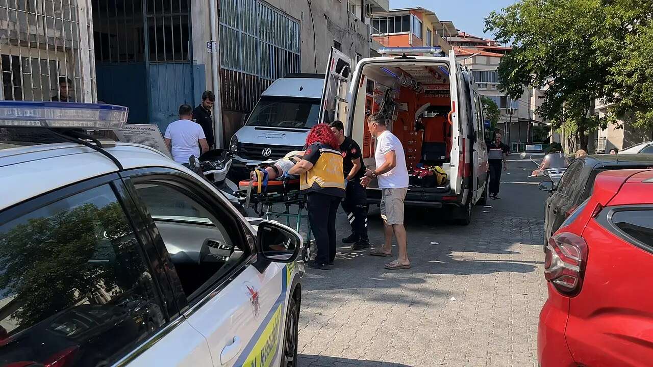 Muğla'da Kontrolden Çıkan Motosiklet Yola Savruldu: 2 Yaralı