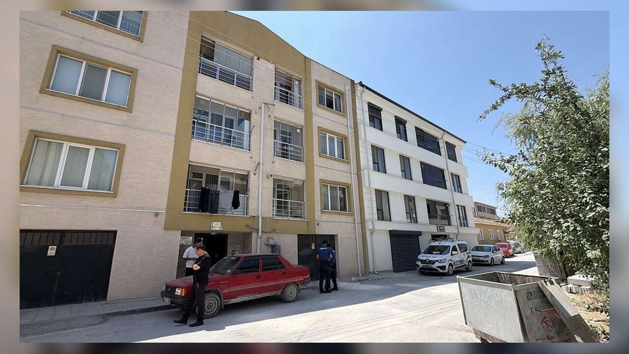 Camdan Düşen 3 Yaşındaki Çocuk Hayatını Kaybetti
