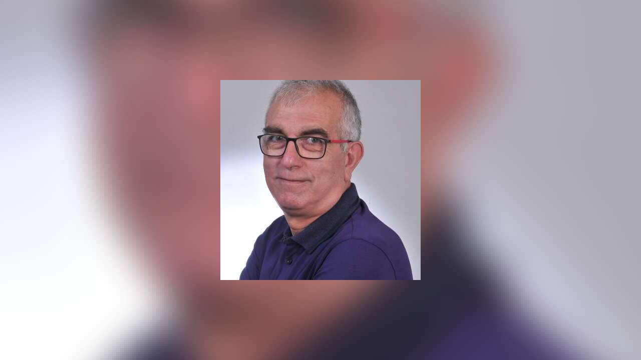 KAÇAN EZRA BÜYÜK OLUR