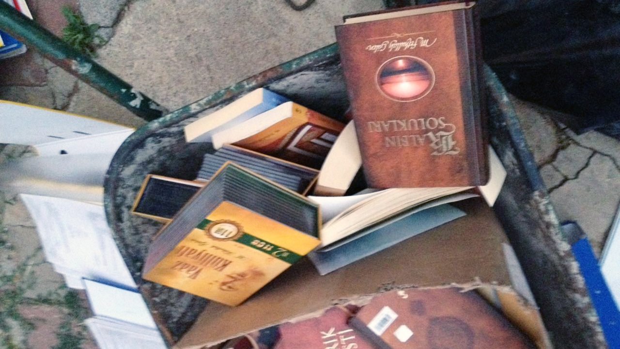 Cemaat okulunda evraklar yakılırken operasyon