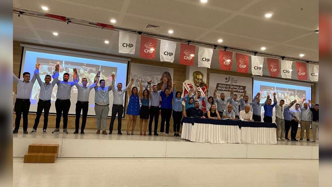 CHP Menteşe Gençlik Kolları’ndan Toplu İstifa Kararı
