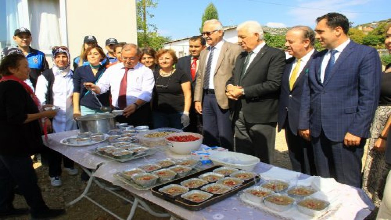 Zihinsel Engelliler Derneğinden aşure etkinliği