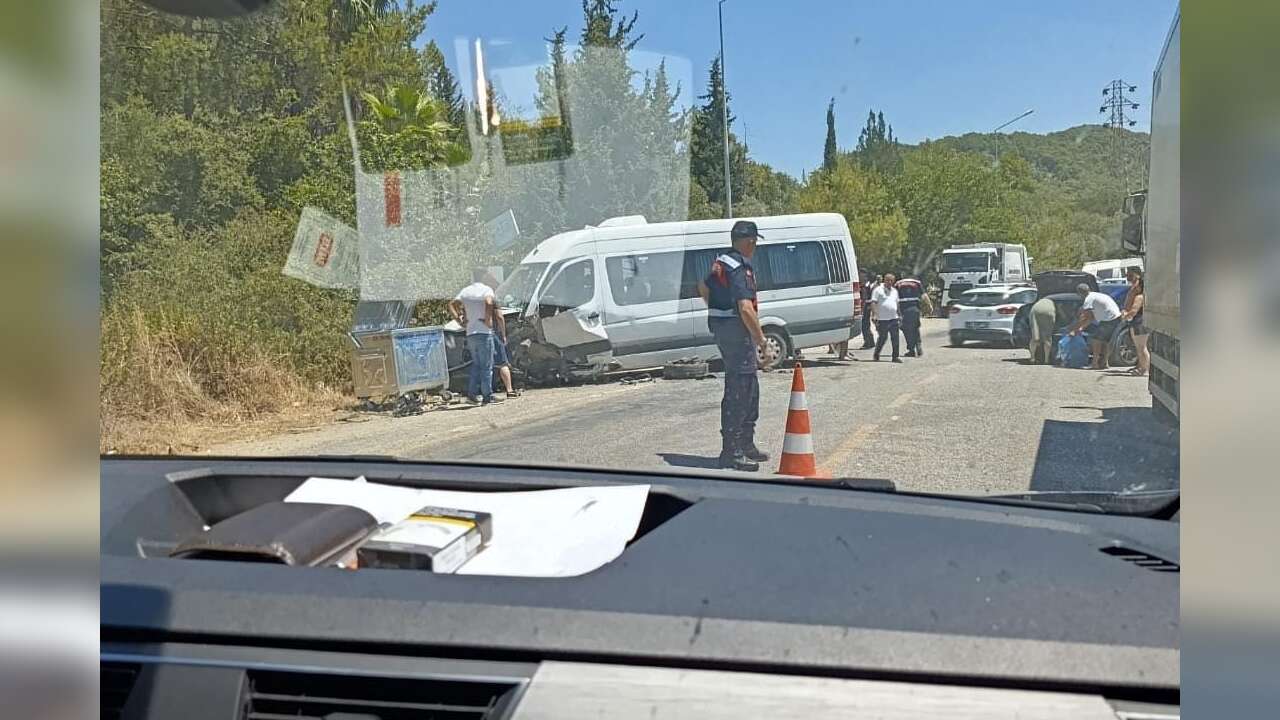 Ortaca’da Hız Kazayı Getirdi: Yabancı Plakalı Araç Karşı Şeride Uçtu