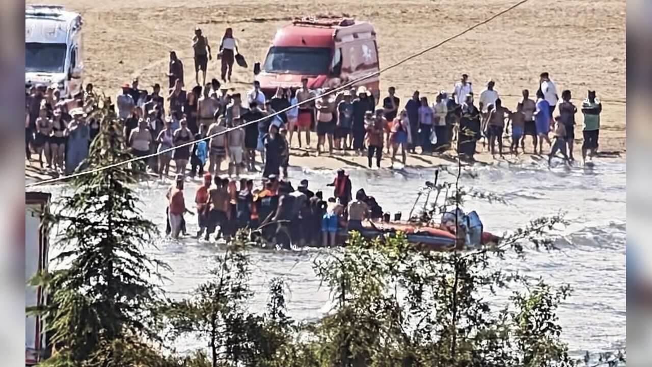 Çocukları Kurtarmak İçin Denize Atladı, Hayatını Kaybetti