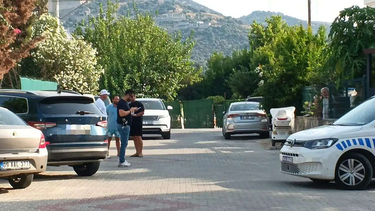 Muğla'da Park Halindeki Otomobile Silahlı Saldırı