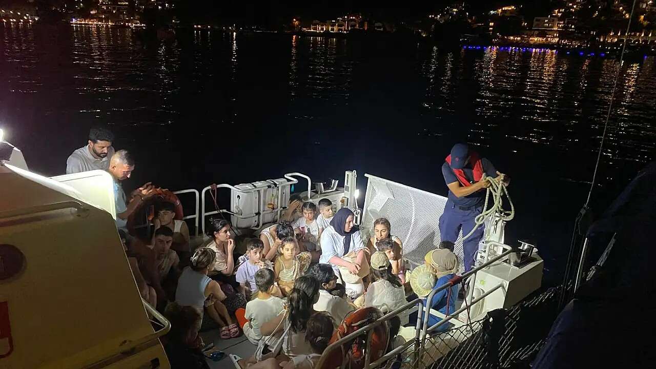 Bodrum Açıklarında Göçmen Kaçakçılığı Operasyonu: 40 Düzensiz Göçmen Kurtarıldı, 2 Şüpheli Gözaltında