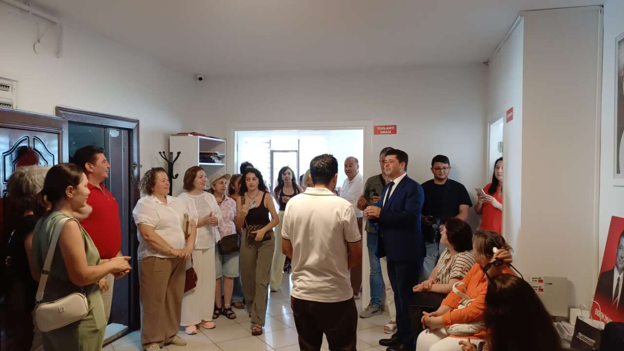 ​Görevden Alınan CHP Muğla İl Yönetimi  Binayı Boşaltıyor