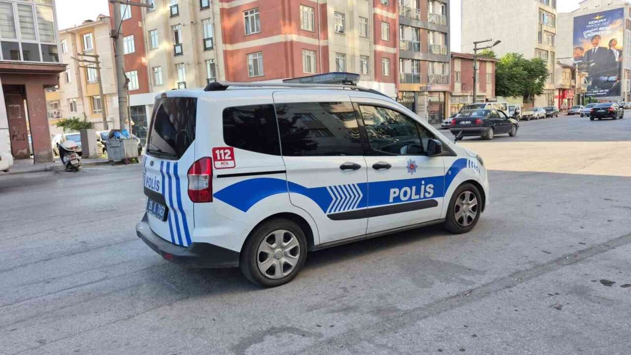 Eşinin İhbarı Sonrası Eve Giren Ekipler Adamı Evinde Ölü Olarak Buldu