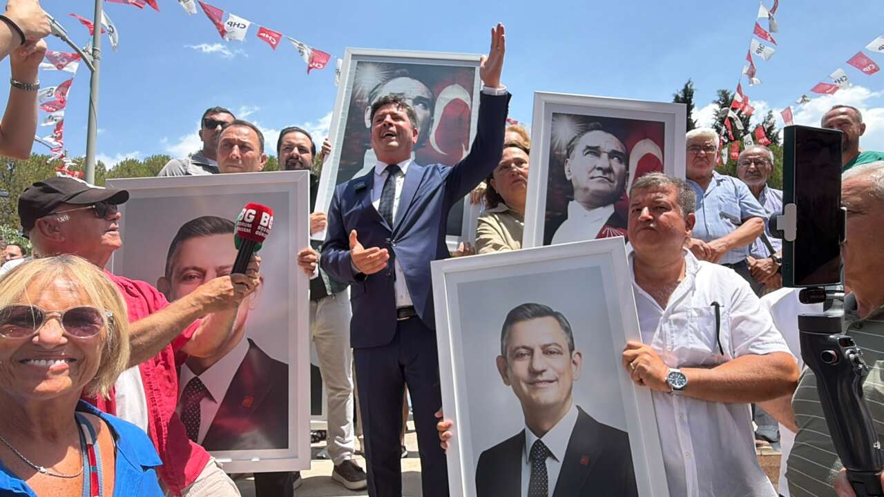 Nail Kızıl ve Yönetimi CHP'den Ayrıldı:” Burayı Tertemiz Bırakıyoruz, Bıraktığımız Gibi Bulmak İstiyoruz”