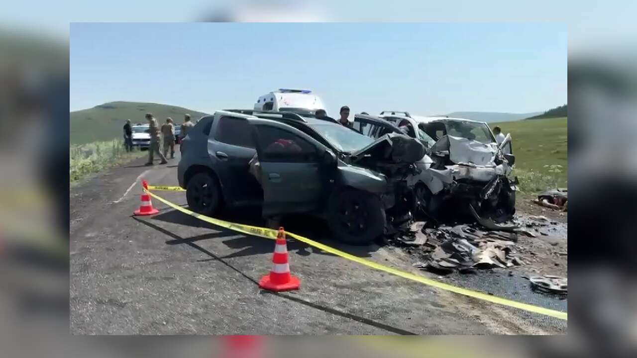 Kafa Kafaya Çarpışan Araçlarda 3 Ölü, 3 Yaralı