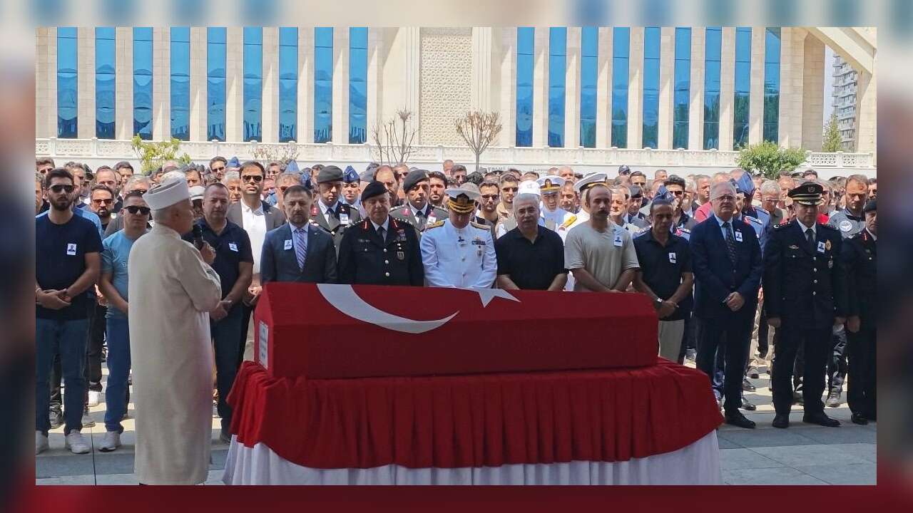 Ankara’da Düşen Helikopterde Hayatını Kaybeden Emekli Albay Son Yolculuğuna Uğurlandı