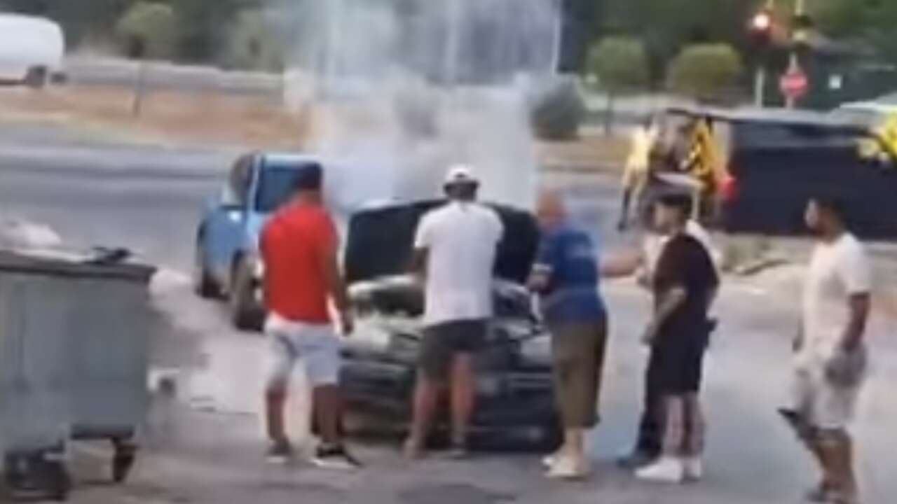 Muğla’da Kırmızı Işıkta Araçtan Yükselen Duman Panik Yarattı