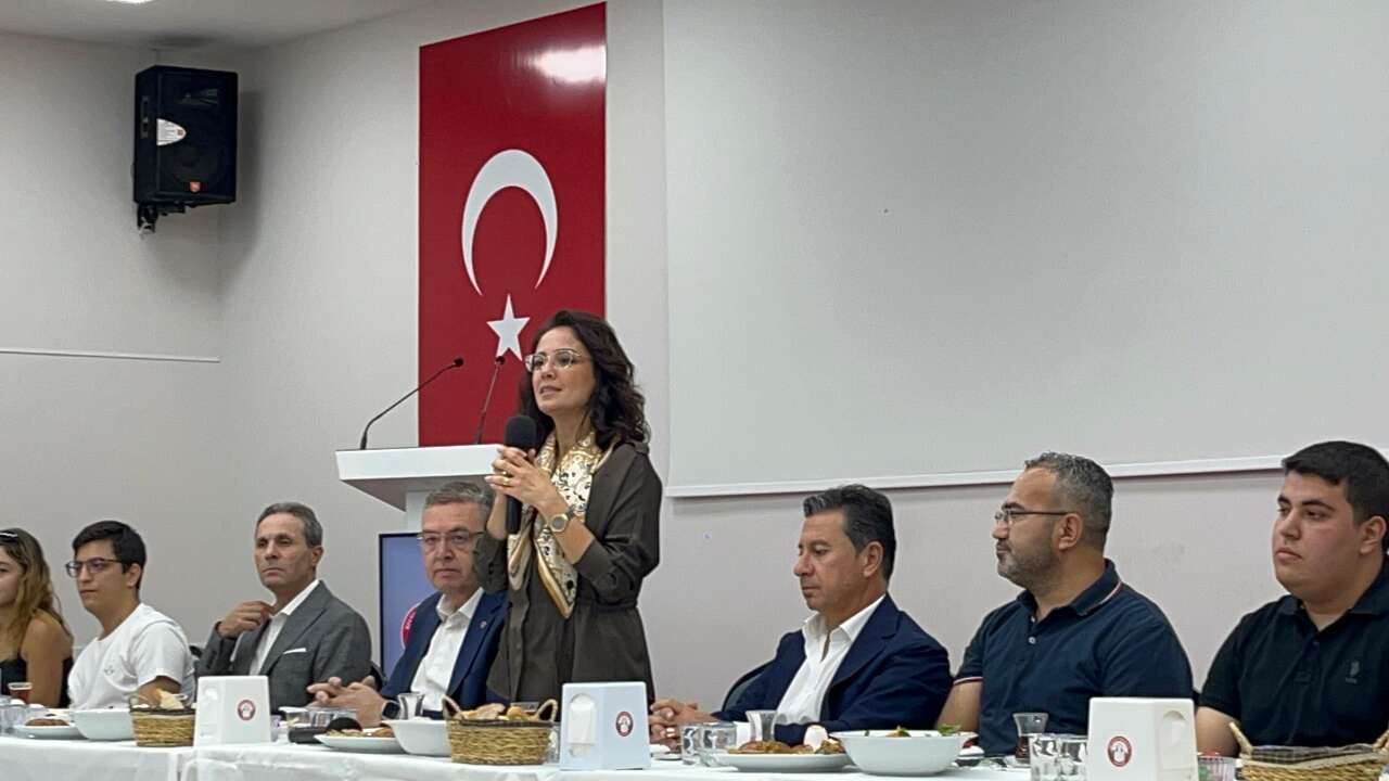 Menteşe Belediye Başkanı Aras'tan Emeklilere Müjde: Kent Meydanı'na Emekli Kafe Açılıyor