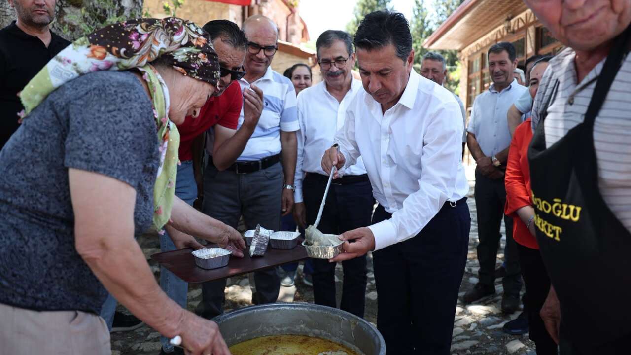 Başkan Ahmet Aras, Stratonikeia Antik Kenti’nde Vatandaşlarla Keşkek İkramında Buluştu