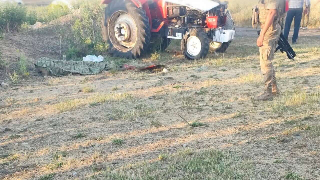 Traktörün Altında Kalan Kişi Hayatını Kaybetti